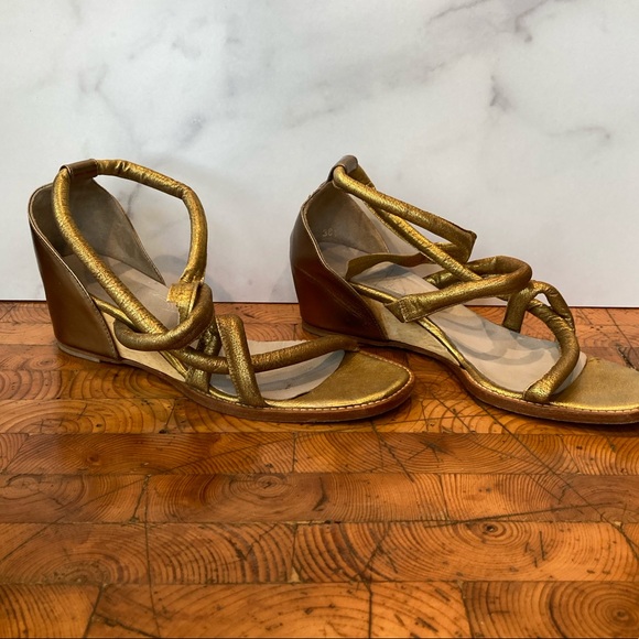 ⭐️ Zero + Maria Cornejo Gold Wedge Sandals 38.5 - Picture 3 of 7